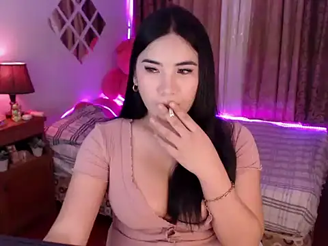 Snapshot of wild_flowerx chatting on 09-18-25, 04:37 wild flowerx online show from 09-18-25, 04:37