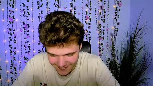 Snapshot of lucas_long_ chatting on 09-21-25, 06:46 lucas long online show from 09-21-25, 06:46