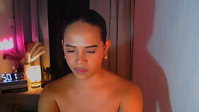 Lorainnelustts online show from 12-17-25, 03:11