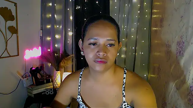 Lorainnelustts online show from 02-12-26, 03:50