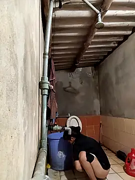 Snapshot of Harmony92 chatting on 10-12-25, 12:17 Harmony92 online show from 10-12-25, 12:17