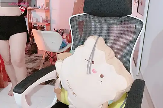    Daisy    online show from 10-27-25, 06:47