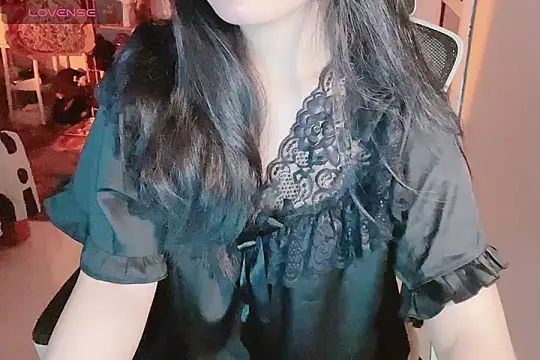    Daisy    online show from 10-13-25, 08:10