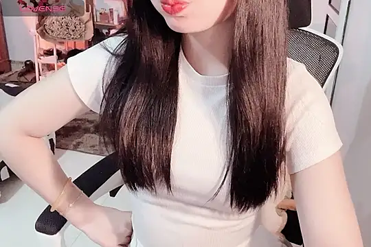    Daisy    online show from 10-10-25, 02:07