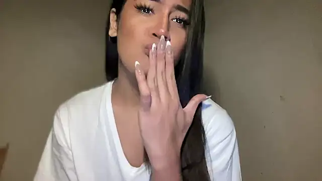 Snapshot of fallon_empress143 chatting on 09-10-25, 04:11 fallon empress143 online show from 09-10-25, 04:11