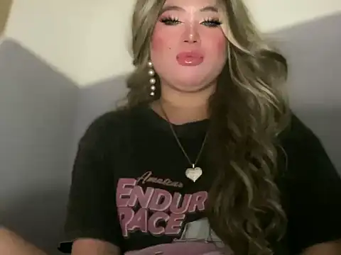 Snapshot of Naughtyrosecum chatting on 10-07-25, 02:29 Naughtyrosecum online show from 10-07-25, 02:29