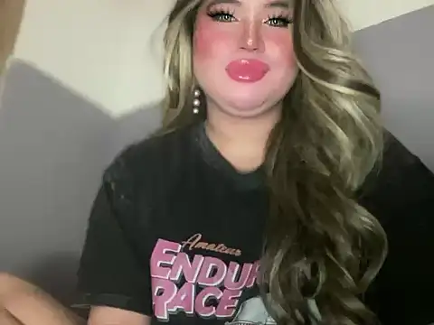 Snapshot of Naughtyrosecum chatting on 09-24-25, 07:15 Naughtyrosecum online show from 09-24-25, 07:15