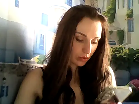 Snapshot of Qinini chatting on 05-25-26, 09:41 Qinini online show from 05-25-26, 09:41
