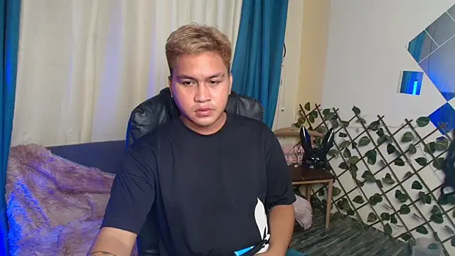 Snapshot of Asian_jayeel chatting on 06-04-26, 06:18 Asian jayeel online show from 06-04-26, 06:18