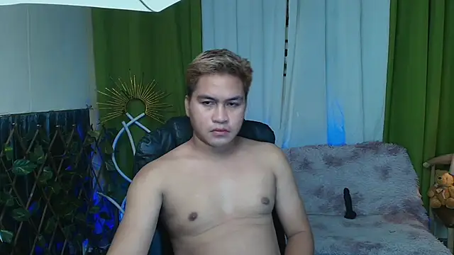 Snapshot of Asian_jayeel chatting on 06-15-26, 02:45 Asian jayeel online show from 06-15-26, 02:45
