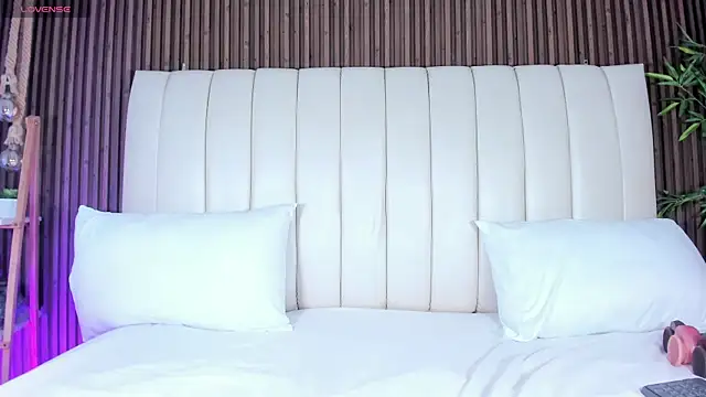 SandraMilerr online show from 11-15-25, 04:16