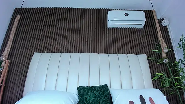 SandraMilerr online show from 09-30-25, 04:18