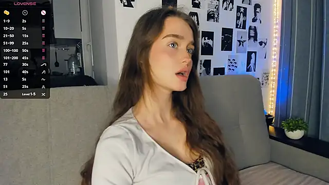 lovelyalivia online show from 11-14-25, 09:24