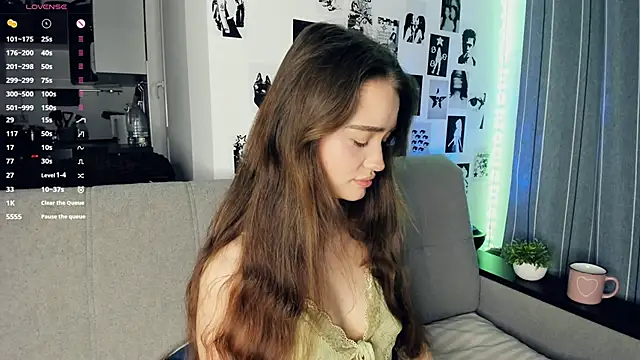 lovelyalivia online show from 11-18-25, 09:23