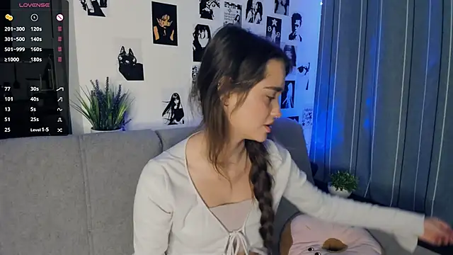 lovelyalivia online show from 10-25-25, 09:19