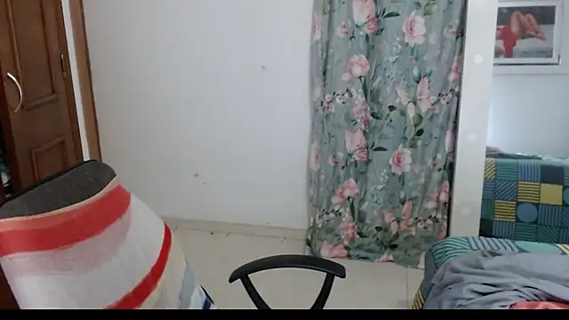 Snapshot of alejandralatina chatting on 09-19-25, 10:19 alejandralatina online show from 09-19-25, 10:19