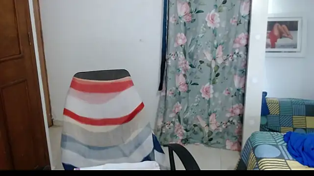 Snapshot of alejandralatina chatting on 09-10-25, 09:41 alejandralatina online show from 09-10-25, 09:41