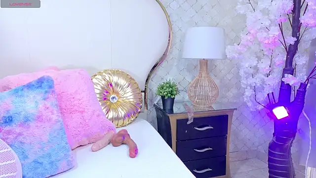 Mhia Sweet  online show from 04-11-26, 09:51