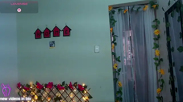 Snapshot of Angie_Lee01 chatting on 10-12-25, 01:12 Angie Lee01 online show from 10-12-25, 01:12