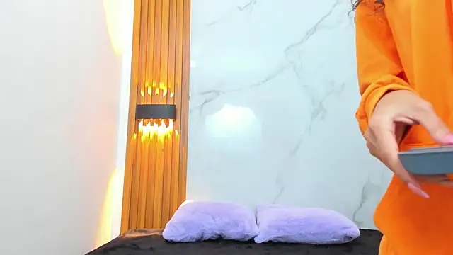 IsabellaMonet online show from 11-13-25, 11:14