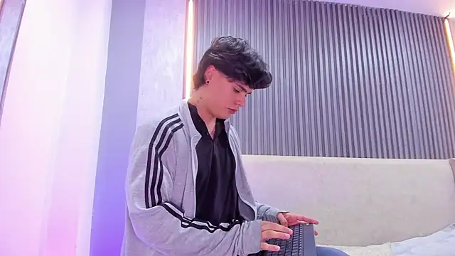 BenitoSaenz online show from 10-04-25, 12:12