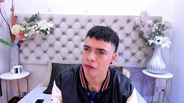 Snapshot of BenitoSaenz chatting on 02-28-26, 01:33 BenitoSaenz online show from 02-28-26, 01:33