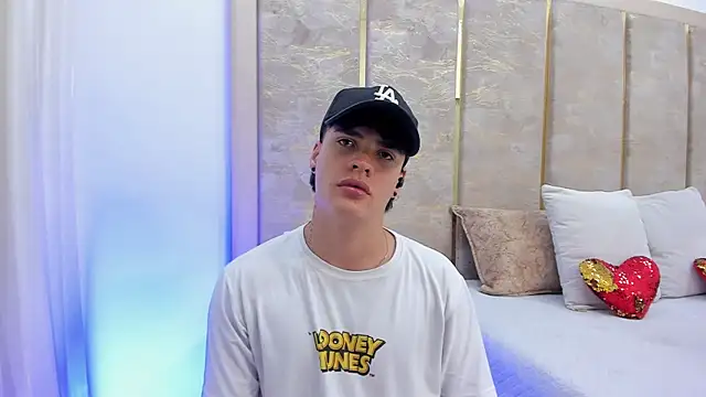 BenitoSaenz online show from 10-17-25, 03:32