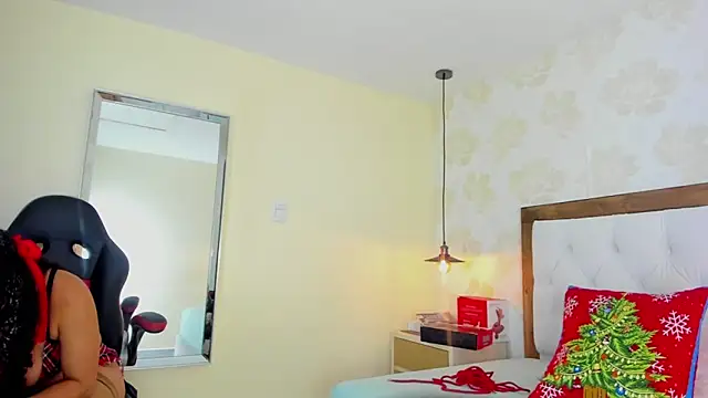 IRISCLARK1 online show from 12-20-25, 07:39