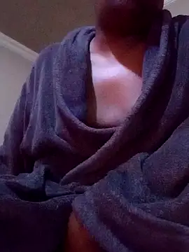 Snapshot of OnlyMoneyIwanT chatting on 10-12-25, 12:06 OnlyMoneyIwanT online show from 10-12-25, 12:06