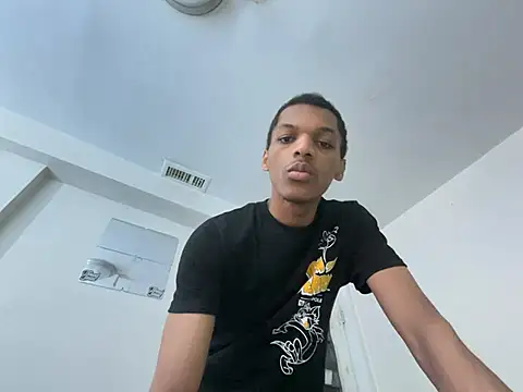 Snapshot of zeeeky_33deep chatting on 05-19-26, 05:25 zeeeky 33deep online show from 05-19-26, 05:25
