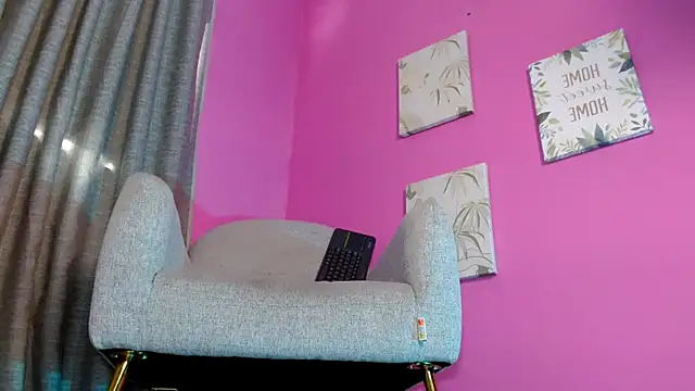 Snapshot of emily_ox0 chatting on 06-19-26, 08:14 emily ox0 online show from 06-19-26, 08:14