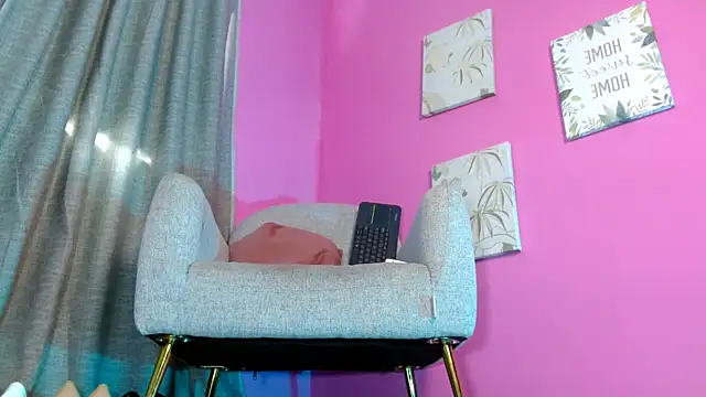 Snapshot of emily_ox0 chatting on 07-06-26, 08:11 emily ox0 online show from 07-06-26, 08:11