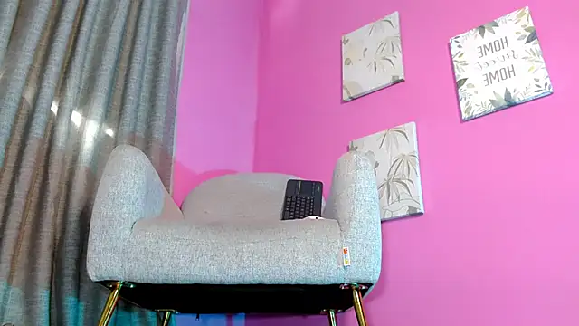 Snapshot of emily_ox0 chatting on 06-20-26, 06:24 emily ox0 online show from 06-20-26, 06:24