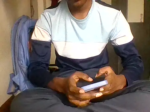 Snapshot of princemaheshboblover chatting on 10-25-25, 10:36 princemaheshboblover online show from 10-25-25, 10:36