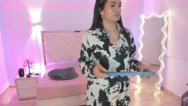 Snapshot of Rosalind_tay chatting on 04-27-26, 11:30 Rosalind tay online show from 04-27-26, 11:30