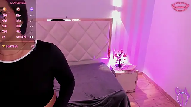 Snapshot of Rosalind_tay chatting on 04-01-26, 01:41 Rosalind tay online show from 04-01-26, 01:41