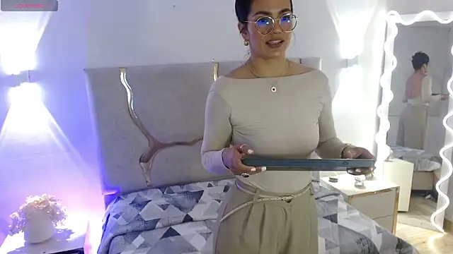 Snapshot of Rosalind_tay chatting on 10-20-25, 11:00 Rosalind tay online show from 10-20-25, 11:00
