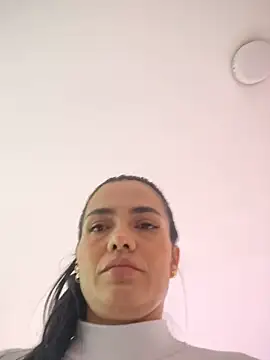 Snapshot of Rosalind_tay chatting on 05-18-26, 12:10 Rosalind tay online show from 05-18-26, 12:10