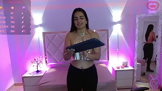 Snapshot of Rosalind_tay chatting on 03-12-26, 11:36 Rosalind tay online show from 03-12-26, 11:36