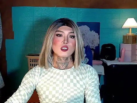 Snapshot of kimmy_slut chatting on 10-10-25, 01:17 kimmy slut online show from 10-10-25, 01:17