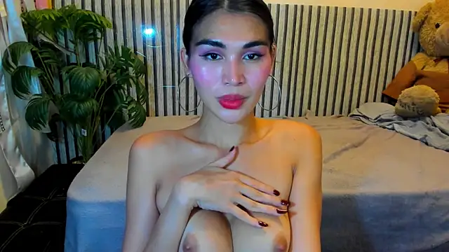 Snapshot of Ms_Monica chatting on 05-11-26, 03:18 Ms Monica online show from 05-11-26, 03:18