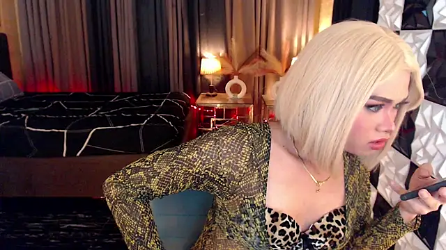 BigCockMaxineTS online show from 11-06-25, 06:34