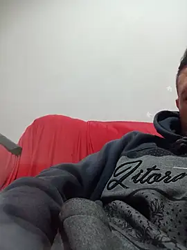 Snapshot of Suamulherfeliz chatting on 06-17-26, 10:36 Suamulherfeliz online show from 06-17-26, 10:36