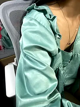 Snapshot of Mina048 chatting on 11-21-25, 09:58 Mina048 online show from 11-21-25, 09:58