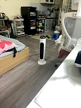 Snapshot of Mina048 chatting on 11-10-25, 11:43 Mina048 online show from 11-10-25, 11:43