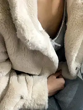 Snapshot of Mina048 chatting on 01-12-26, 12:12 Mina048 online show from 01-12-26, 12:12