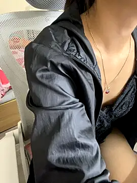 Snapshot of Mina048 chatting on 11-27-25, 02:45 Mina048 online show from 11-27-25, 02:45