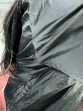 Snapshot of Mina048 chatting on 11-01-25, 06:13 Mina048 online show from 11-01-25, 06:13