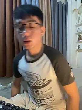 xshyboyx online show from 12-04-25, 11:31