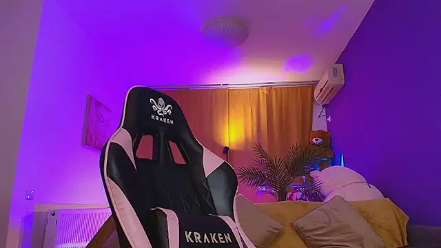 AnyaKim online show from 10-27-25, 07:09